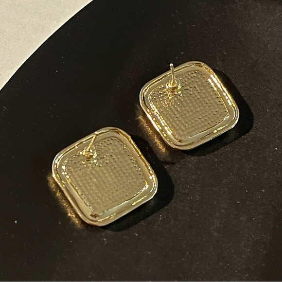 ✨Elegant Silver/White Ripples Stud Earring - Picture 3 of 4